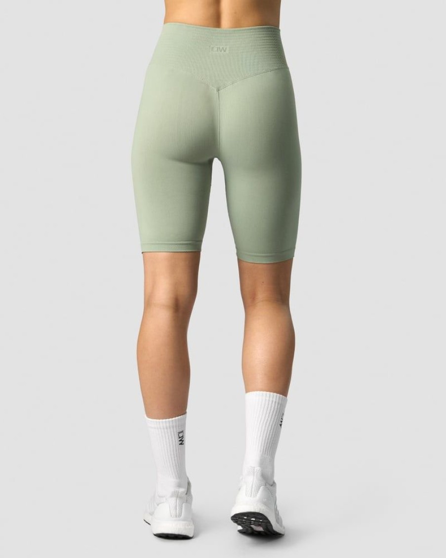 Dame ICIW Seamless | Define Seamless V-Shape Biker Shorts Light Sage Green