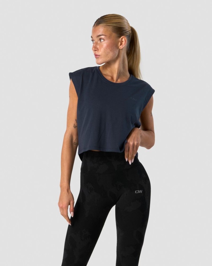 Dame ICIW Topper | Stride Cropped Tank Wmn Navy